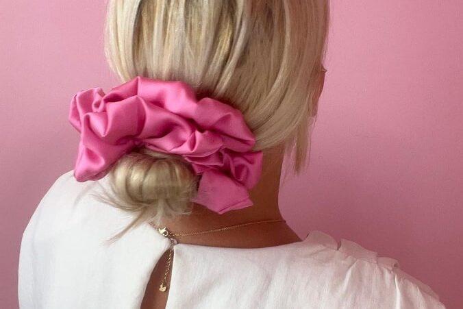 Różowa gumka do włosów